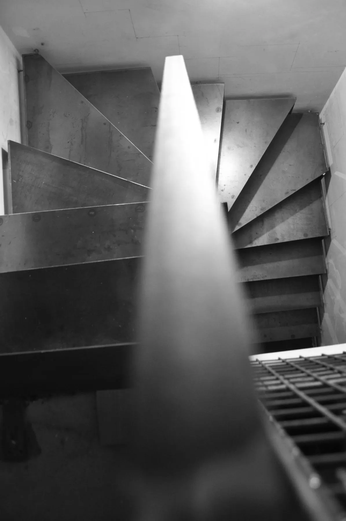 1106 Mechelen Trap – Trap in brut staal (4)