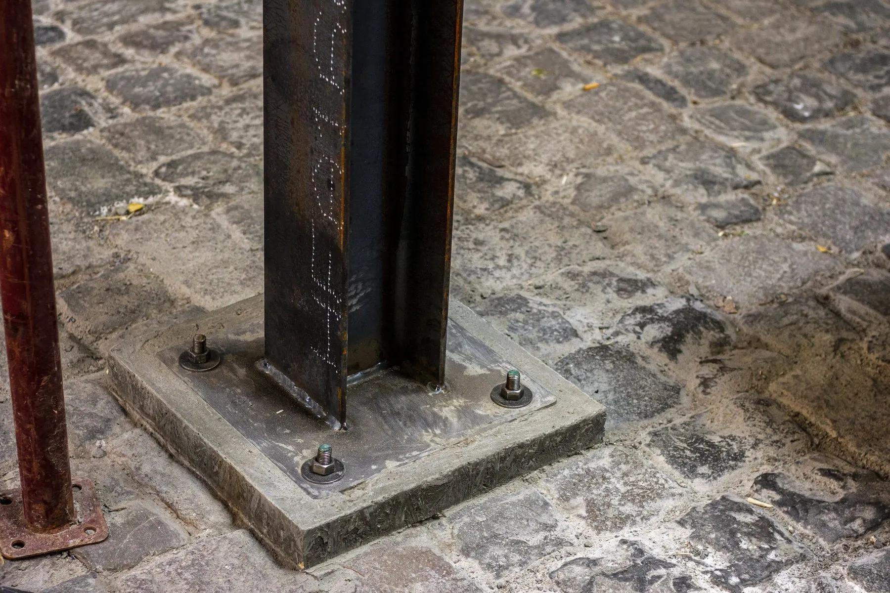 19025 Standard Pizza – Terras in brut staal en eik (8)